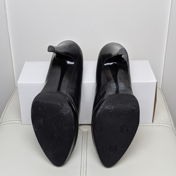 Nine West Black Shoe - Picture 2 of 3